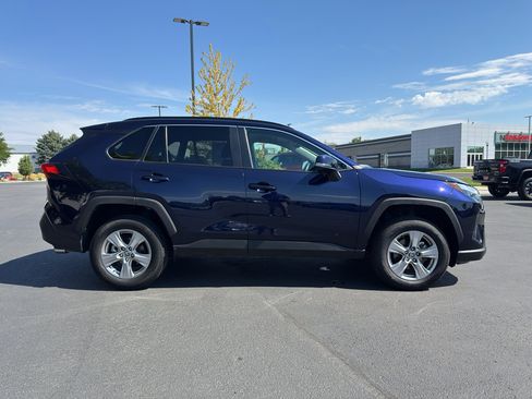 Used 2025 Toyota RAV4 XLE AWD/4WD image 2