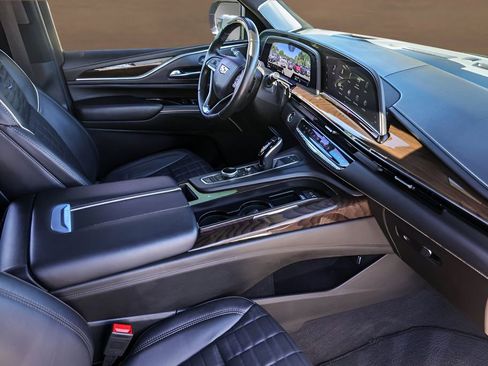 Used 2023 Cadillac Escalade Sport Platinum w/ LPO, ONYX Package image 33