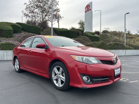 Used 2014 Toyota Camry SE w/ Leather Package image 1