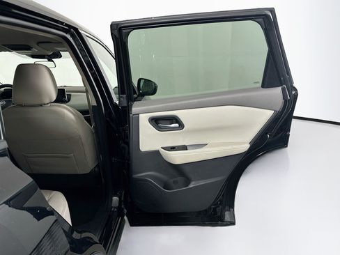 Used 2025 Nissan Rogue SV AWD/4WD image 29