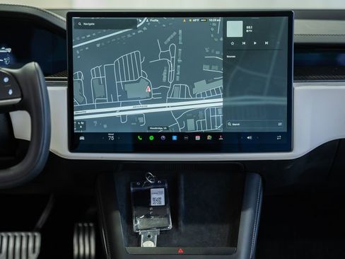 Used 2022 Tesla Model S Plaid image 21