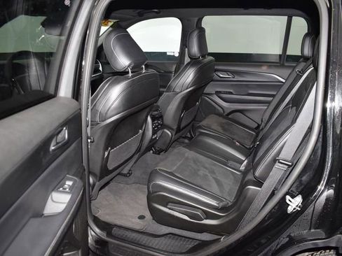 Used 2024 Jeep Grand Cherokee L Laredo image 30