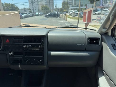 Used 2002 Volkswagen Eurovan MV FWD image 27