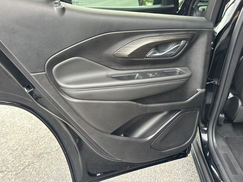 Used 2024 GMC Terrain SLT image 15