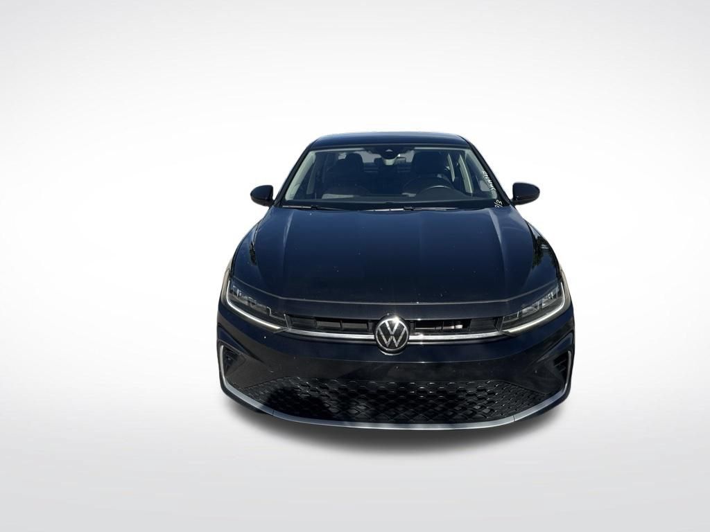 Used 2025 Volkswagen Jetta SE FWD image 3