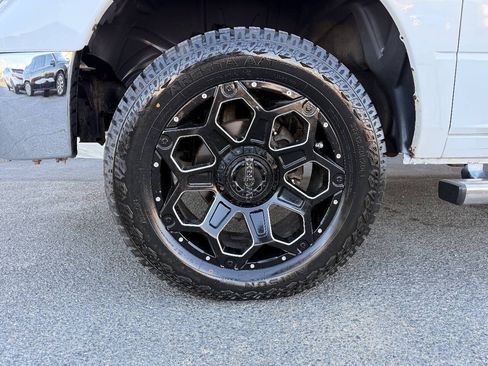 Used 2017 RAM 1500 Classic SLT w/ SLT Plus D←cor Group AWD/4WD image 8