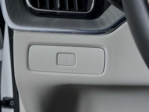 Certified 2025 Volvo XC60 B5 Plus w/ Protection Package Premier image 10