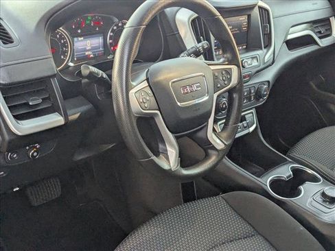 Used 2024 GMC Terrain SLE image 10
