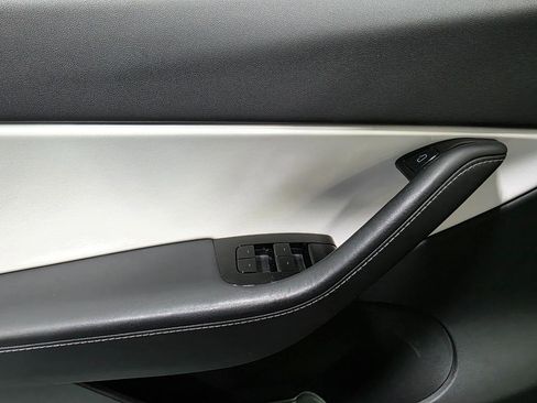 Used 2021 Tesla Model Y Long Range AWD/4WD image 18