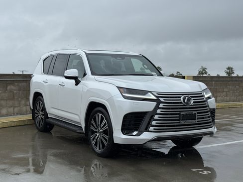 New 2026 Lexus LX 600 4WD w/ Luxury Package image 2