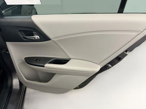 Used 2017 Honda Accord EX-L image 31