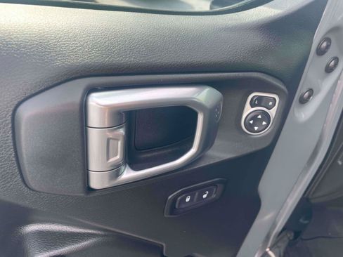 Used 2019 Jeep Wrangler Unlimited Sport S AWD/4WD image 11