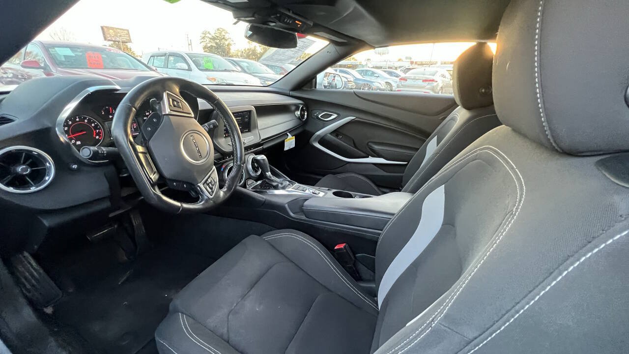 Used 2019 Chevrolet Camaro LT RWD image 11