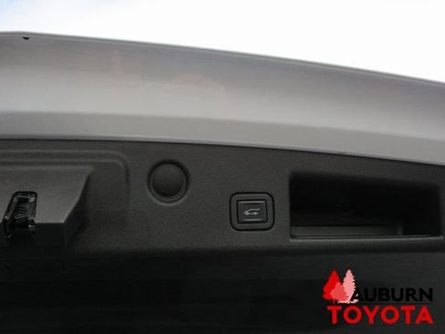 Used 2023 Chevrolet Equinox RS w/ RS Leather Package image 7