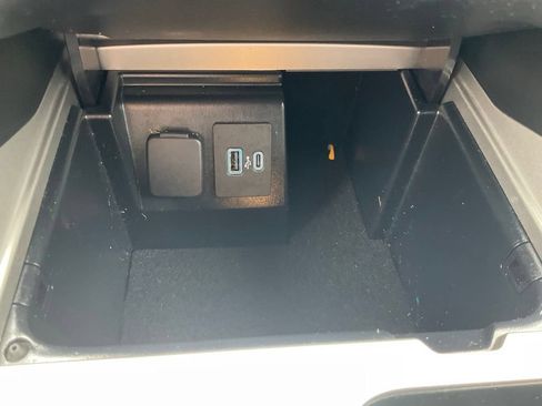 Used 2023 Ford Explorer XLT w/ Equipment Group 202A AWD/4WD image 13