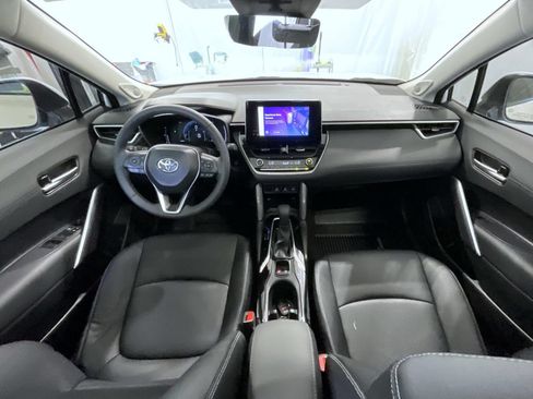 Used 2024 Toyota Corolla Cross XLE w/ Convenience Package AWD/4WD image 15