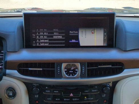 Used 2019 Lexus LX 570 4WD w/ Luxury Package image 17