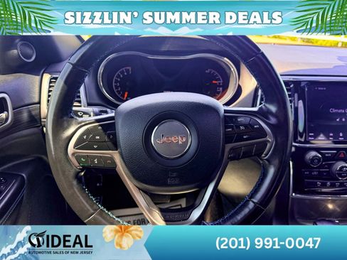Used 2019 Jeep Grand Cherokee Laredo AWD/4WD image 30