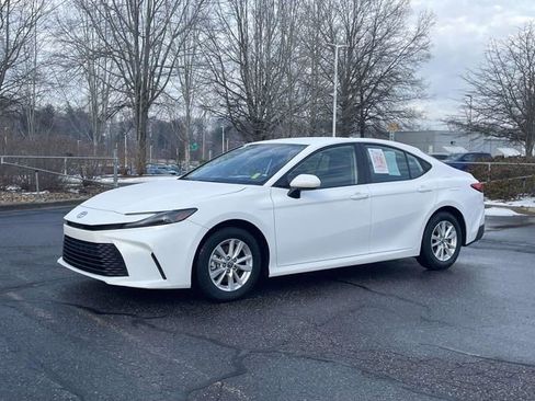 Used 2025 Toyota Camry LE image 1