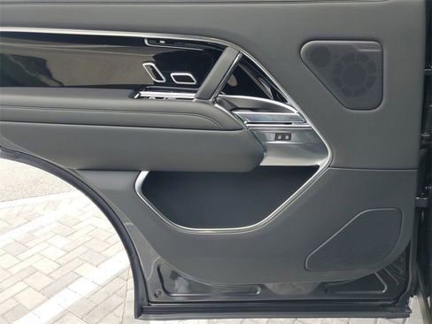New 2025 Land Rover Range Rover Long Wheelbase SE image 22