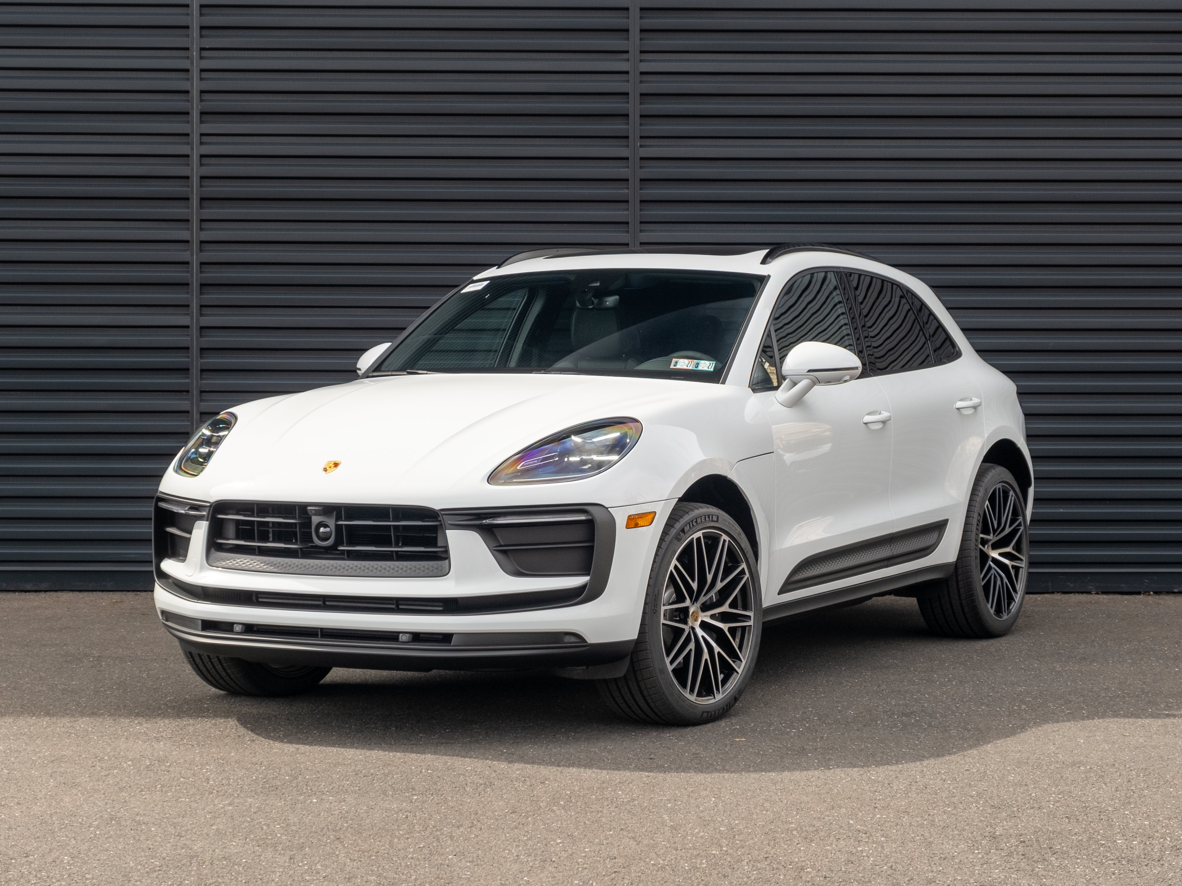 Certified 2026 Porsche Macan AWD/4WD image 1