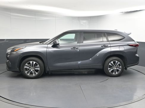 Certified 2024 Toyota Highlander XLE image 5
