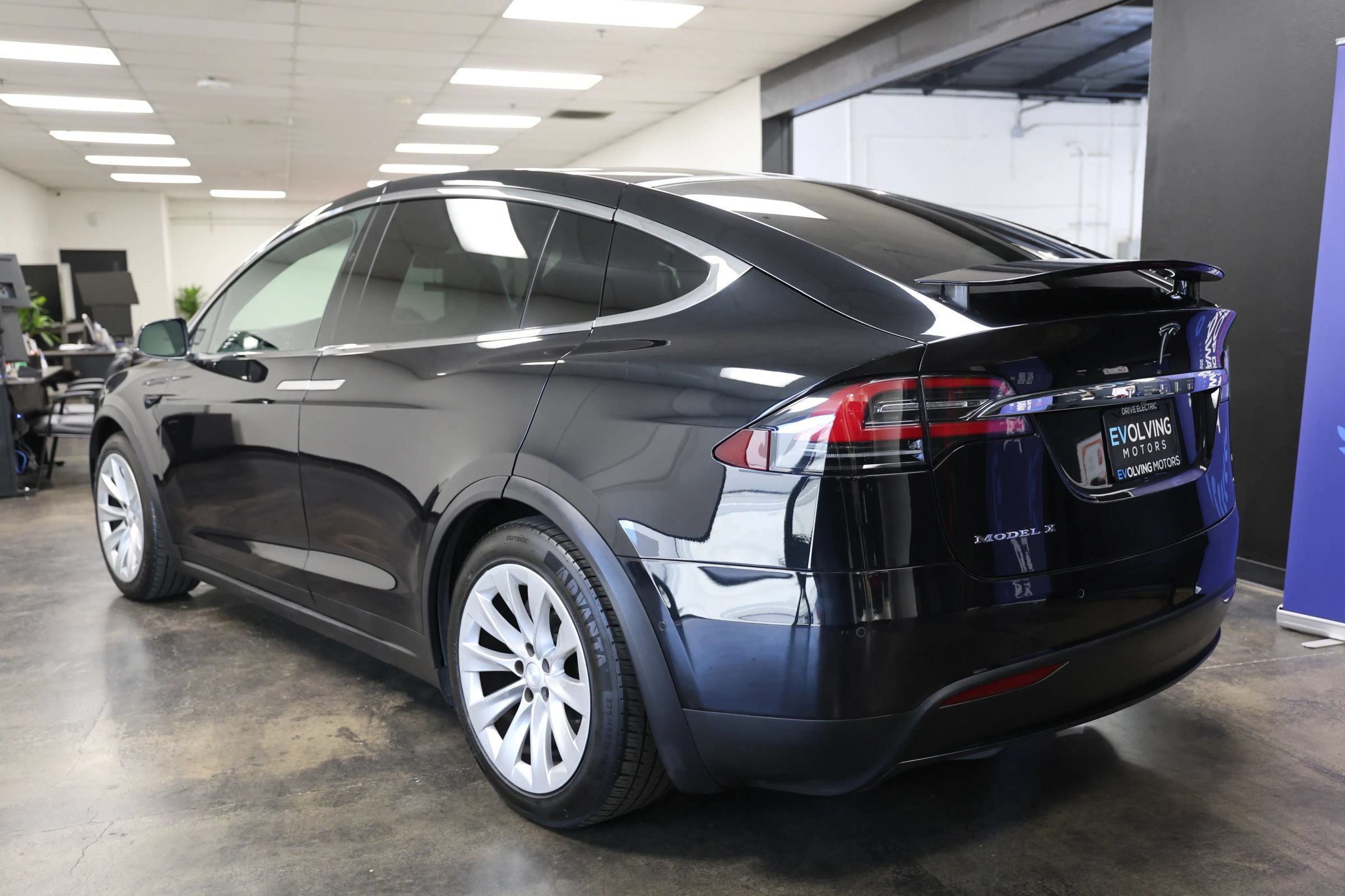 Used 2017 Tesla Model X 90D AWD/4WD image 11