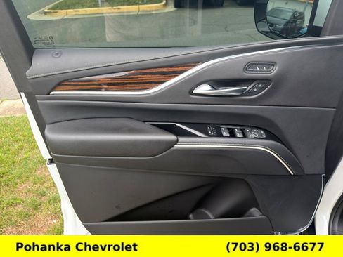 Used 2023 Cadillac Escalade ESV Luxury AWD/4WD image 18