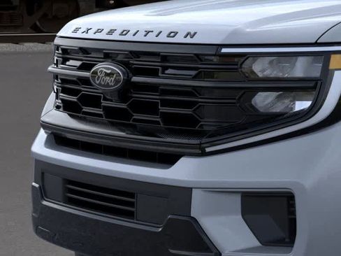 New 2026 Ford Expedition Platinum image 17