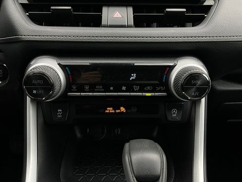 Used 2025 Toyota RAV4 XLE image 28