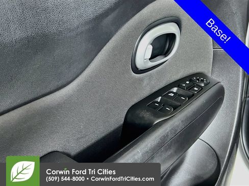 Used 2015 Kia Soul FWD image 12