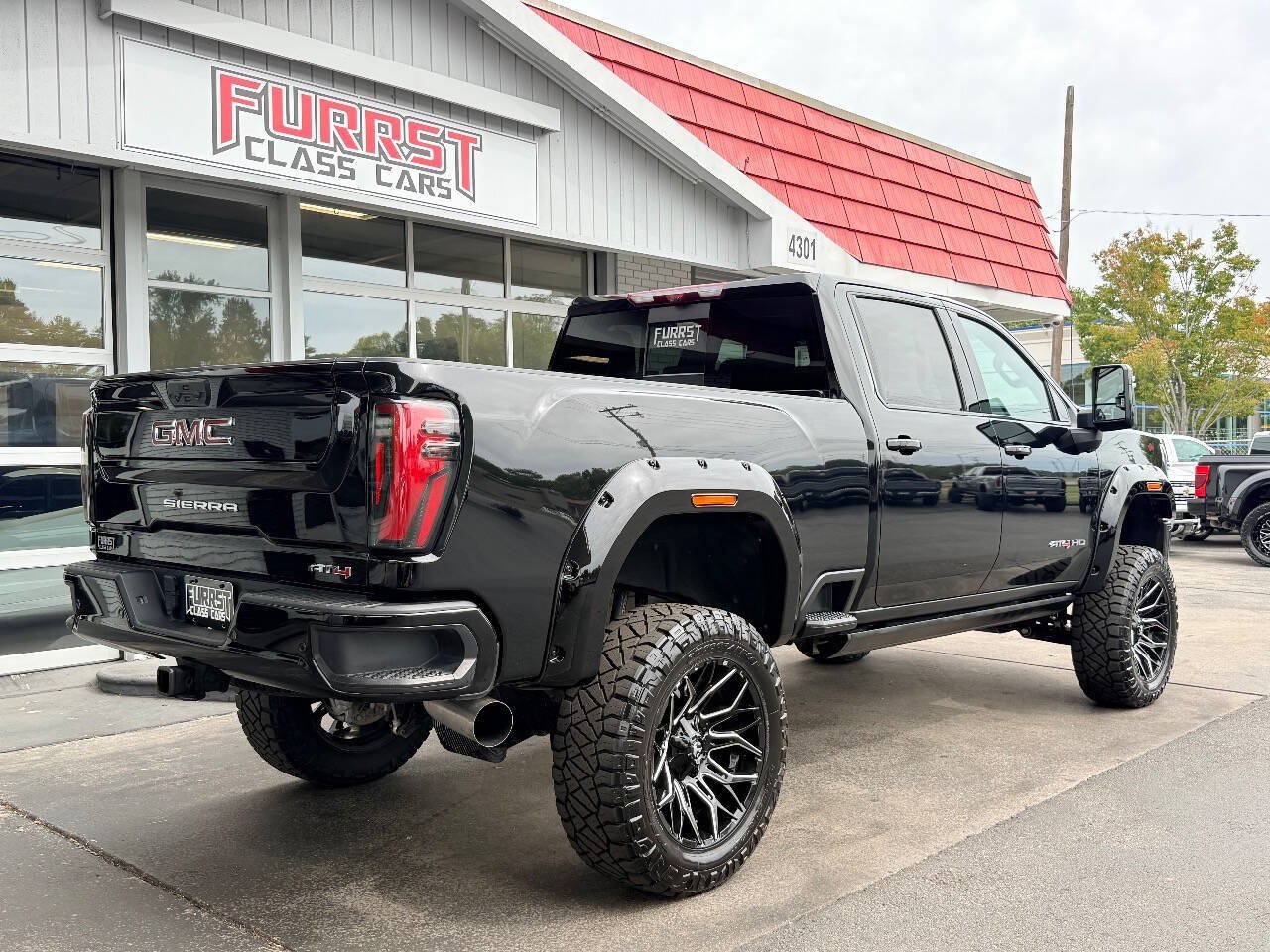 Used 2024 GMC Sierra 2500 AT4 w/ AT4 Premium Plus Package AWD/4WD image 3