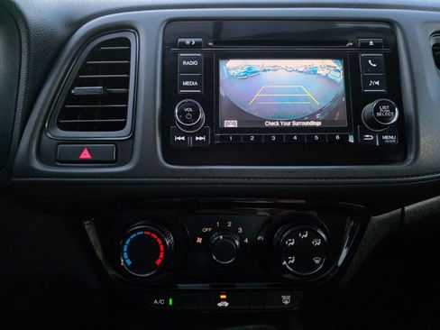 Used 2019 Honda HR-V LX image 4