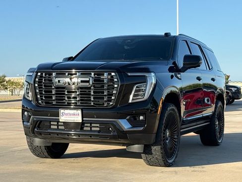 Used 2025 GMC Yukon Denali Ultimate AWD/4WD image 3