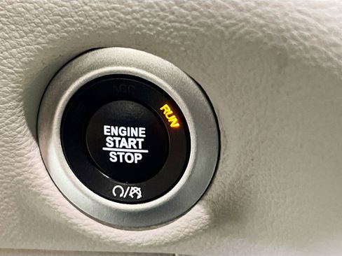Used 2023 Chrysler Pacifica Touring-L FWD image 24