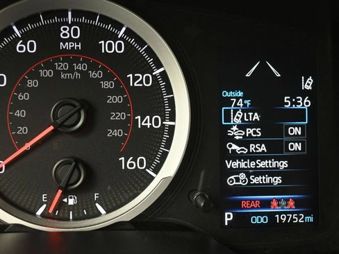 Certified 2022 Toyota Corolla Cross L AWD/4WD image 16