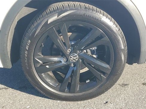 Certified 2024 Volkswagen Tiguan SE R-Line image 5