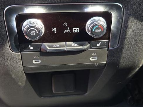 Used 2024 GMC Yukon SLT w/ SLT Premium Package image 25