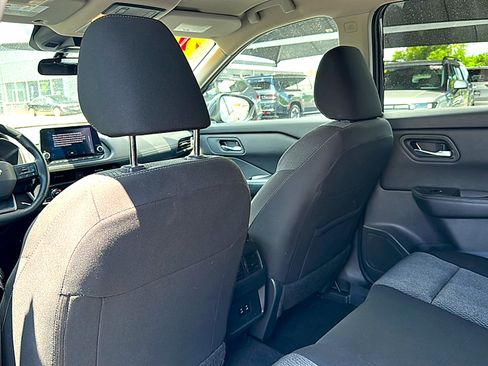 Used 2025 Nissan Rogue SV FWD image 17