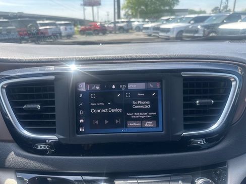 Used 2022 Chrysler Voyager LX FWD image 24