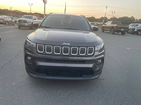 Used 2022 Jeep Compass Latitude FWD image 5