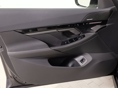 Used 2026 BMW 530i xDrive w/ Premium Package image 25