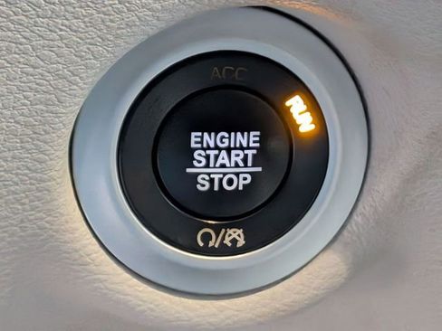 Certified 2018 Chrysler Pacifica Touring-L Plus image 19