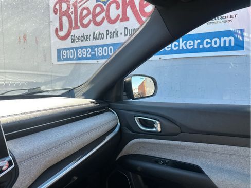 Used 2024 Jeep Compass Latitude image 38