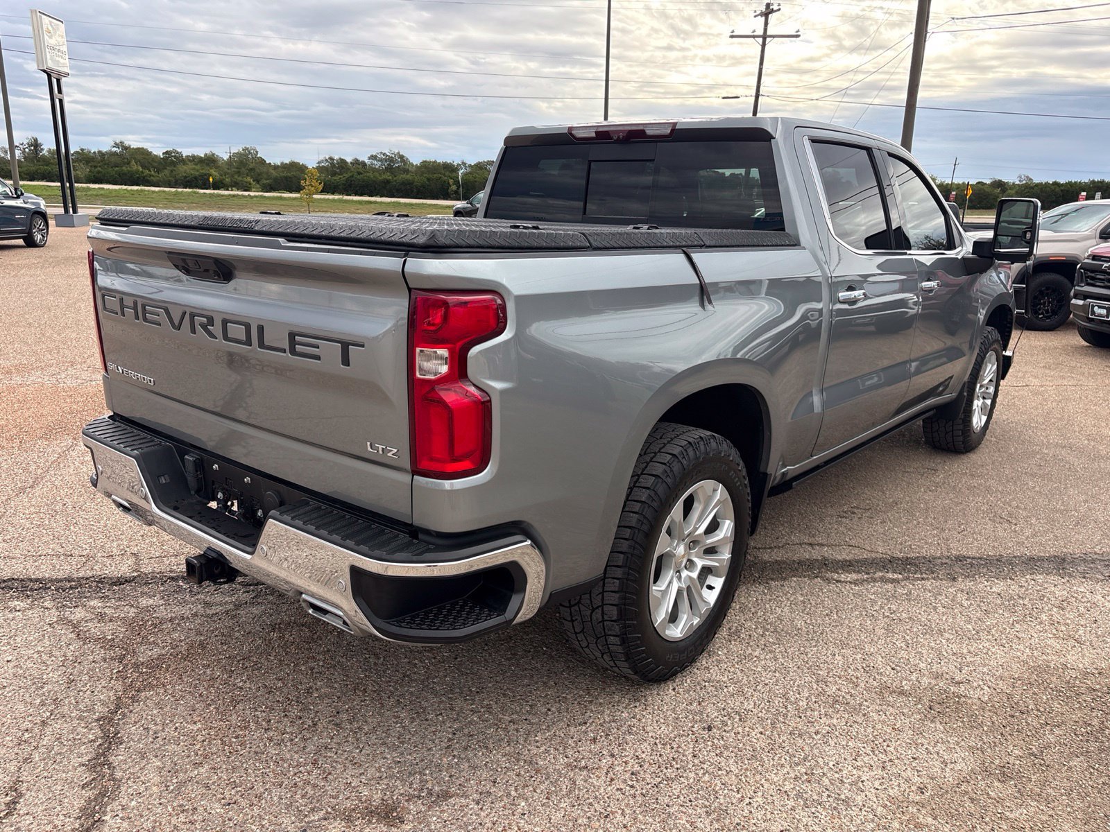 Used 2023 Chevrolet Silverado 1500 LTZ AWD/4WD image 6