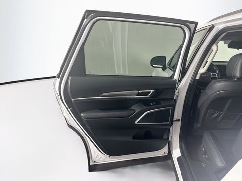 Used 2025 Kia Telluride S FWD image 27