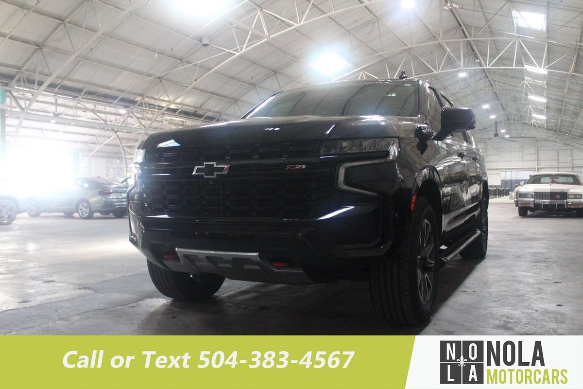 Used 2023 Chevrolet Suburban Z71 w/ Luxury Package AWD/4WD image 3