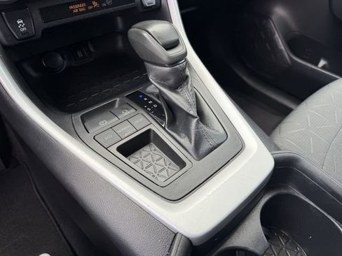 Used 2021 Toyota RAV4 XLE FWD image 17