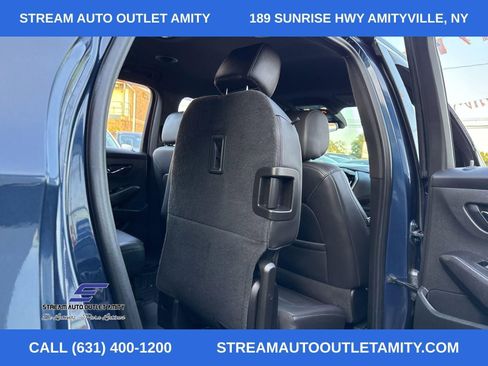 Used 2023 Chevrolet Traverse LT image 17