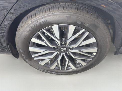 Used 2025 Nissan Altima 2.5 SV FWD image 11